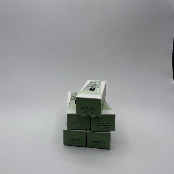 Clinique Skincare Moisturizer -7 day scrub cream 15 ml 5 pack - Picture 9 of 10